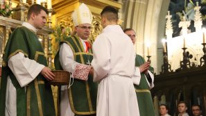 Bp Robert Chrząszcz do ceremoniarzy parafialnych: Pielęgnujcie troskę o piękno liturgii