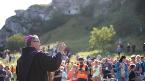 Bp Damian Muskus OFM do pielgrzymów: Nie bójmy się trudnych pytań – one leczą