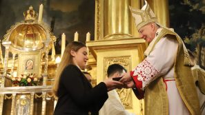Abp Marek Jędraszewski na Wawelu: Potrzebujemy ludzi, którzy z całą dumą i odpowiedzialnością są gotowi wyznać wobec świata: jestem katolikiem