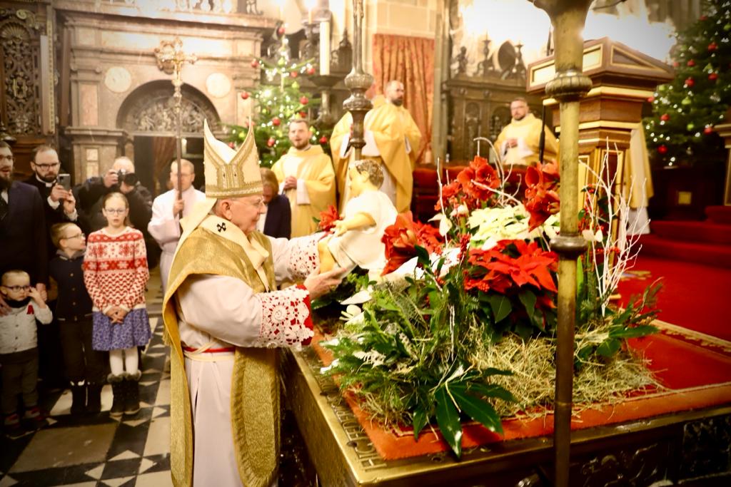 Abp Marek Jędraszewski: Tajemnica nocy Bożego Narodzenia pokazuje pełną prawdę o człowieku