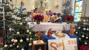 Wprowadzenie relikwii św. Jana Pawła II do kościoła w Lgocie