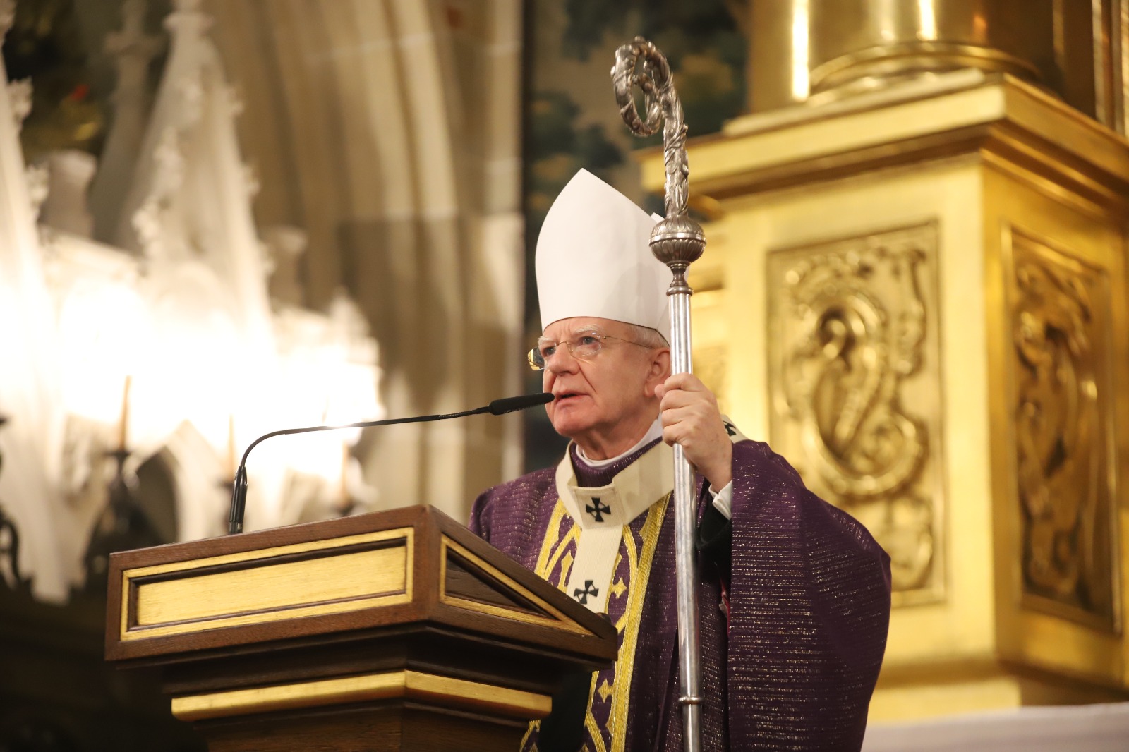 Abp Marek Jędraszewski na Wawelu: Do chwały zmartwychwstania idzie się przez tajemnicę krzyża