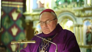 Bp Janusz Mastalski podczas liturgii stacyjnej: Miłość to czuwanie, by być wiernym