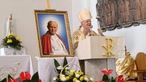 Nadanie imienia św. Jana Pawła II szkole w Stanisławiu Górnym