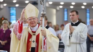 Abp Marek Jędraszewski w Łagiewnikach: Każdy z nas jest powołany do tego, by być odblaskiem Bożego miłosierdzia dla świata