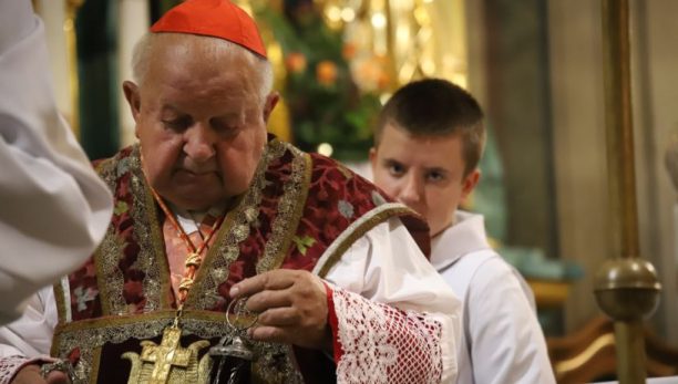 Kard. Stanisław Dziwisz w parafii św. Klemensa w Wieliczce: Niech wasza wspólnota będzie źródłem nadziei. Niech będzie solą ziemi