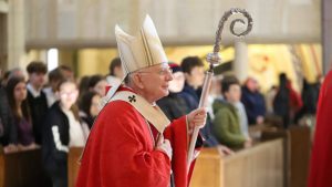 Abp Marek Jędraszewski do młodych: Św. Jan Paweł II Wielki wskazuje, że mamy swoim życiem zasłużyć na Boże błogosławieństwo