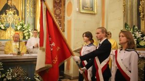 Kard. Stanisław Dziwisz do uczniów Szkoły Sióstr Prezentek w Krakowie: Waszym zadaniem jest budowanie bardziej solidarnego, ludzkiego, a więc Bożego świata