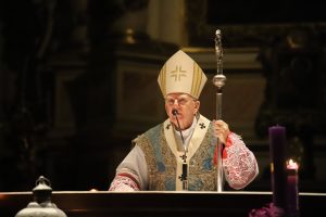 Abp Marek Jędraszewski na roratach akademickich: Wkraczajmy na świętą drogę wyznaczoną przez Jezusa Chrystusa