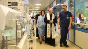 Abp Marek Jędraszewski w Szpitalu Dziecięcym w Krakowie-Prokocimiu: Pochylamy się nad chorymi, niesiemy im pomoc i nadzieję, głosząc naszą wielkość