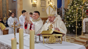 Kard. Stanisław Dziwisz w Wadowicach: Chcemy podążać za krzyżem, chcemy klękać przed krzyżem, chcemy adorować krzyż