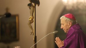 Bp Jan Zając w czasie liturgii stacyjnej: Niech nasza nadzieja będzie zaraźliwa dla tych, którzy jej pragną