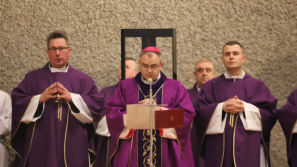 Bp Robert Chrząszcz podczas liturgii stacyjnej: Kościół nie jest zamkniętą twierdzą, ale Arką płynąca po wzburzonych wodach świata