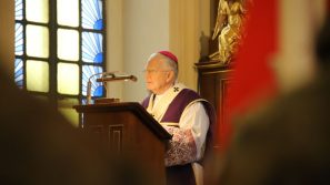 Abp Marek Jędraszewski w 30. rocznicę odsłonięcia Pomnika Ofiar Komunizmu: Dla tych, którzy uwierzyli w Chrystusa, krzyż jest znakiem zbawienia i ocalenia