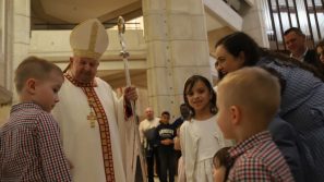 Kard. Stanisław Dziwisz w uroczystość Zmartwychwstania Pańskiego: Dobra Nowina o zbawieniu budzi nasze najgłębsze nadzieje i rodzi owoce wiary, nadziei i miłości