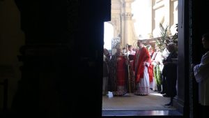 Abp Marek Jędraszewski w katedrze na Wawelu w Niedzielę Męki Pańskiej: Krzyż znakiem zwycięstwa miłości nad złem, grzechem, nieprawością