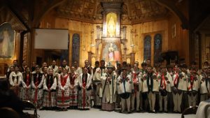 Abp Marek Jędraszewski podczas bierzmowania w Kościelisku: Człowiek staje się wielki, kiedy łączy się z Panem Jezusem