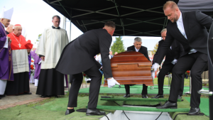 Uroczystości pogrzebowe śp. bp. Jana Szkodonia w Chyżnem