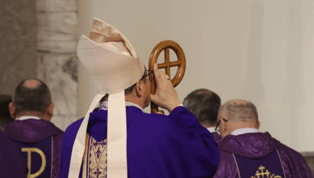 Kard. Grzegorz Ryś na III Forum „Kierunek Uwielbienie” w Kielcach: Bóg nas woła do ciszy