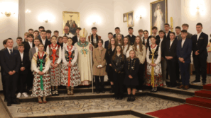 Kard. Stanisław Dziwisz do młodzieży w Olszówce: Liczy na Was Chrystus i liczy na Was Kościół, którego jesteście nadzieją