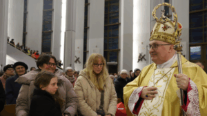 Bp Janusz Mastalski: Aby skorzystać z miłosierdzia, musimy pokonać bariery rozczarowania, bylejakości, zawziętości i letniości