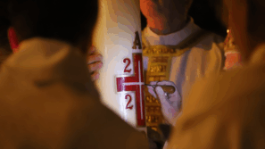 Abp Marek Jędraszewski podczas Wigilii Paschalnej: Śmierć nie jest ostatnim słowem w życiu tych, którzy uwierzyli w Chrystusa