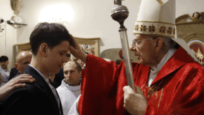 Abp Marek Jędraszewski do młodych: Jesteśmy kolejnym pokoleniem Polaków, którzy narodzili się na nowo i są gotowi bronić krzyża