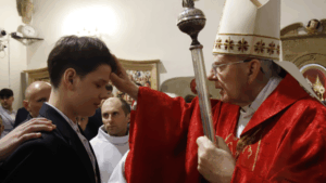 Abp Marek Jędraszewski do młodych: Jesteśmy kolejnym pokoleniem Polaków, którzy narodzili się na nowo i są gotowi bronić krzyża