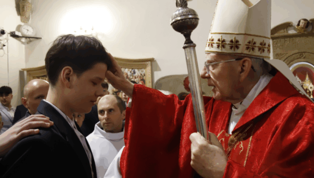 Abp Marek Jędraszewski do młodych: Jesteśmy kolejnym pokoleniem Polaków, którzy narodzili się na nowo i są gotowi bronić krzyża