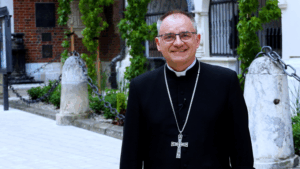 Bp Robert Chrząszcz przed uwielbieniem „Jestem!”: Zapraszam wszystkich do dawania świadectwa, że jesteśmy Kościołem, w którym Chrystus jest obecny