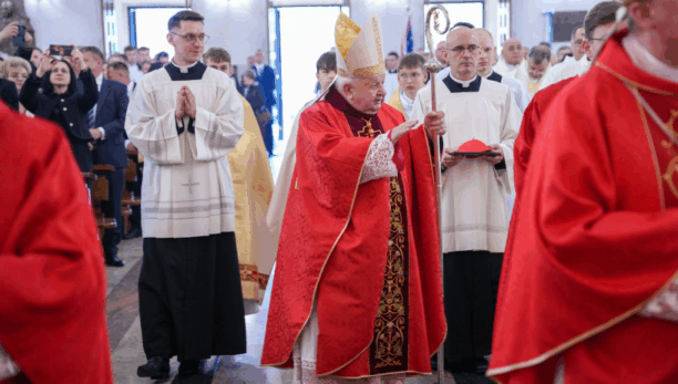 Kard. Stanisław Dziwisz przewodniczył uroczystościom podniesienia kościoła NMP Szkaplerznej w Dąbrowie Tarnowskiej do godności bazyliki mniejszej