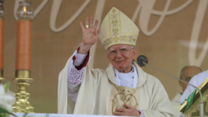 Abp Marek Jędraszewski w Boże Ciało: Podczas każdej Mszy św. klęczymy przed cudem, który dokonuje się na naszych oczach