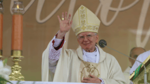 Abp Marek Jędraszewski w Boże Ciało: Podczas każdej Mszy św. klęczymy przed cudem, który dokonuje się na naszych oczach