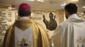 Bp Damian Muskus w Szpitalu Specjalistycznym im. św. Jana Pawła II w Krakowie: Serce naprawdę zdrowe to serce, które kocha