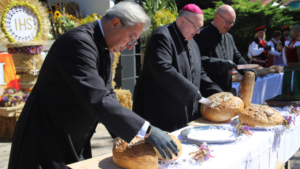 Bp Janusz Mastalski w czasie dożynek w Więcławicach Starych o czterech koniecznych „zgodach”, aby być bliżej Pana Boga i drugiego człowieka