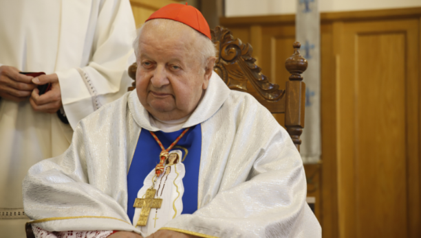 Kard. Stanisław Dziwisz w Białce Tatrzańskiej: Potrzeba osobistego przykładu wiary, codziennej modlitwy i troski o krzyż w naszych domach